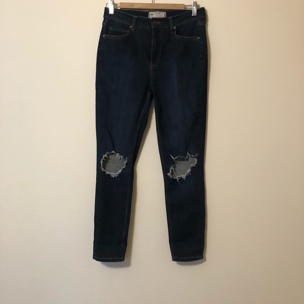 Free People Busted Knee Skinny Jeans Size 30